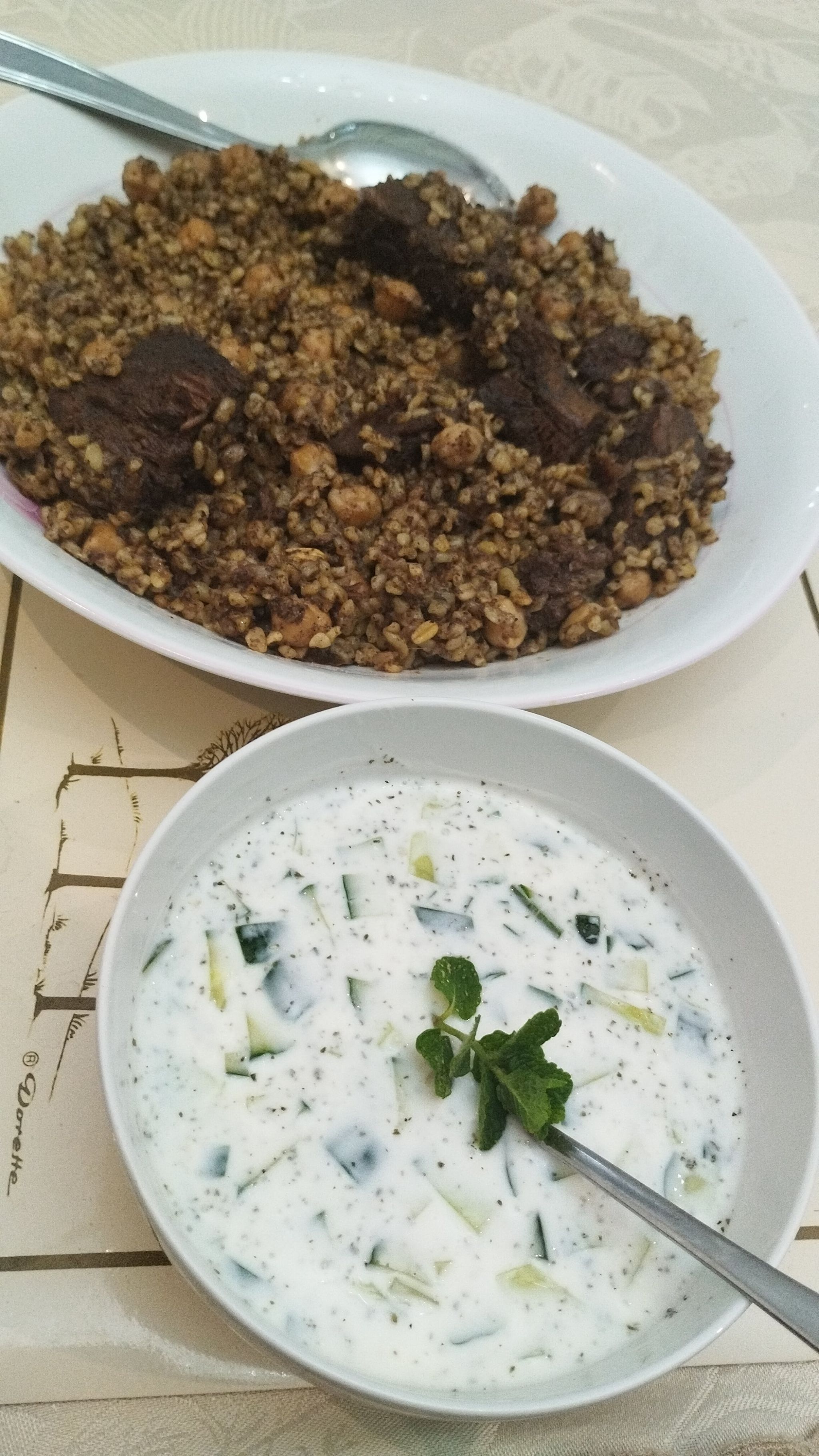 Salade de concombre et yaourt.  لبن بخيار 