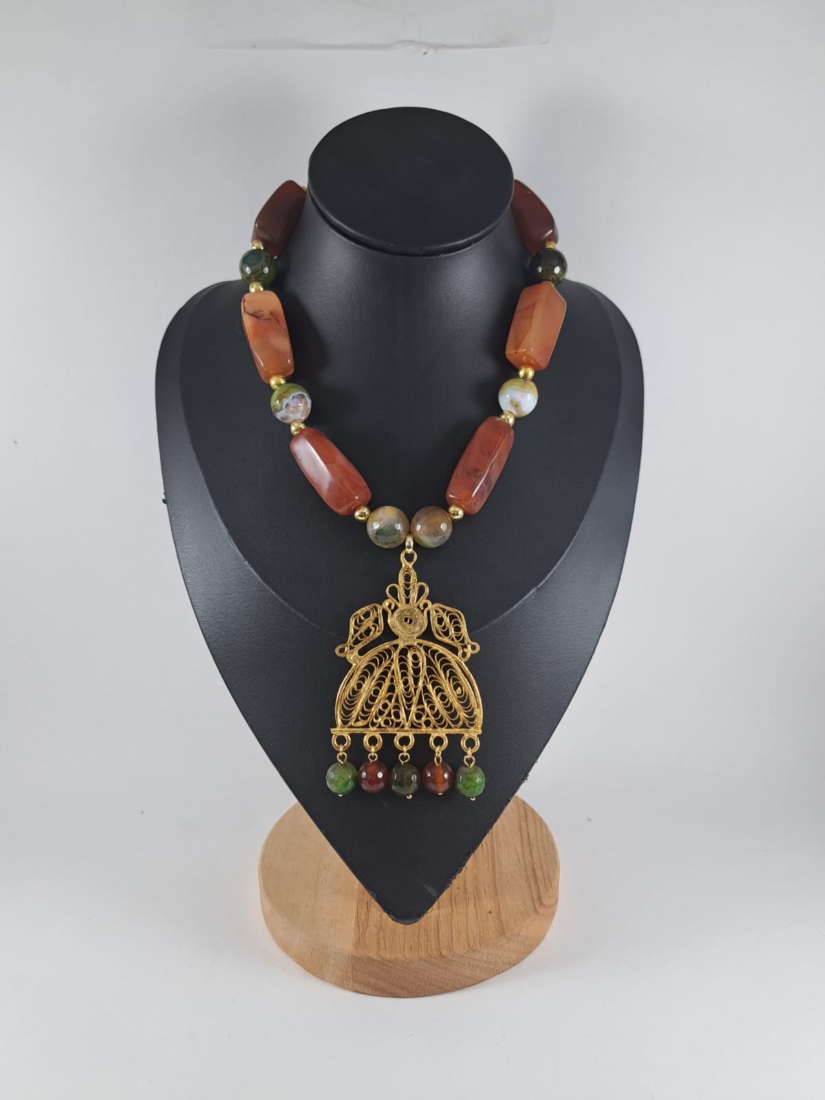 Collier khomsa et pierres