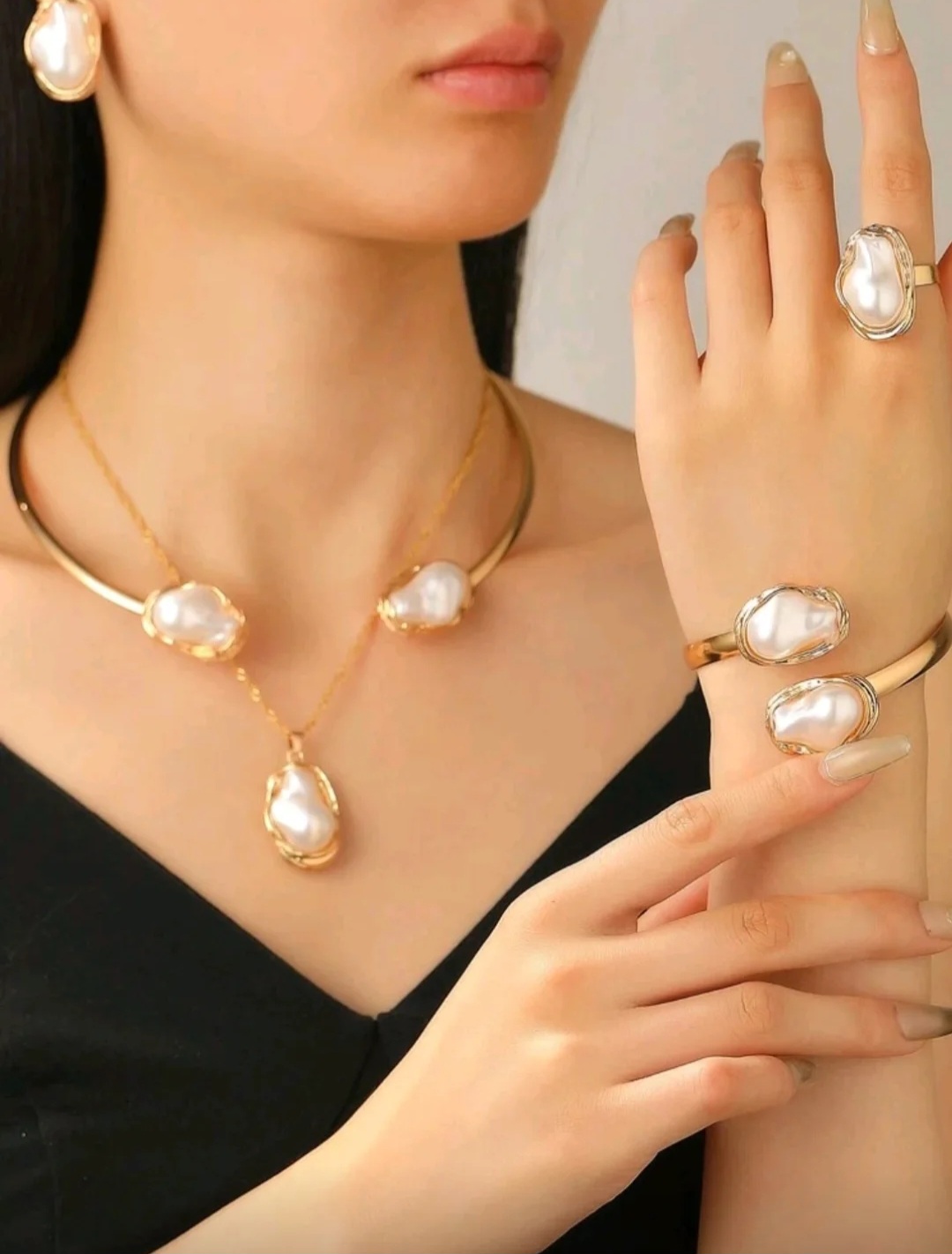 Parrure avec les vrais pierres de nacre de grande taille 