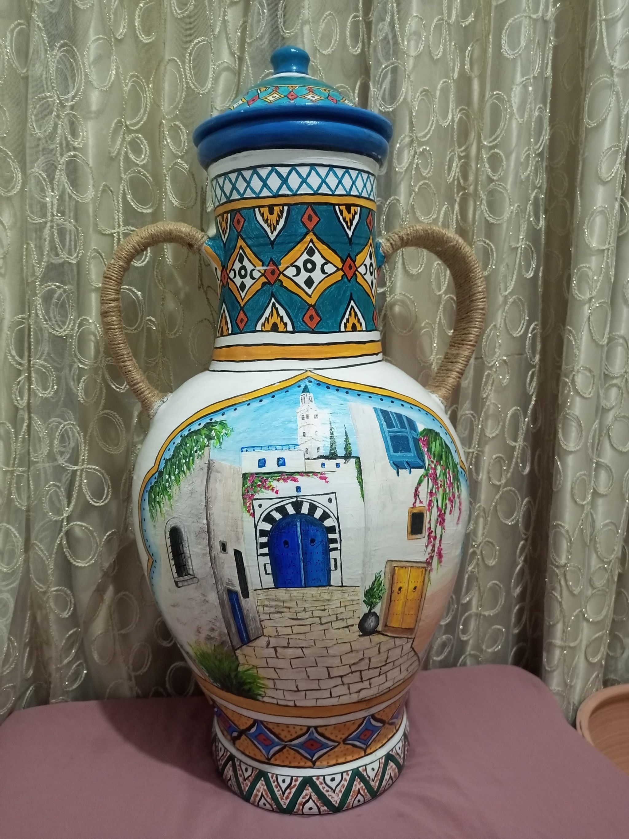 Gargoulette en poterie peinte à la main 