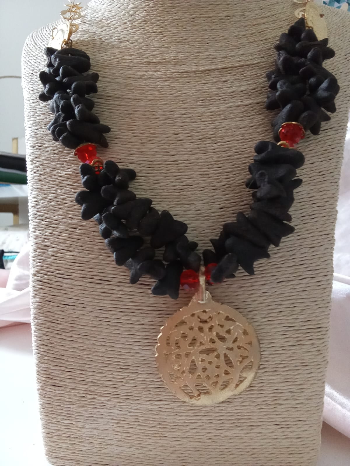 Collier artisanal en cuivre et ambre