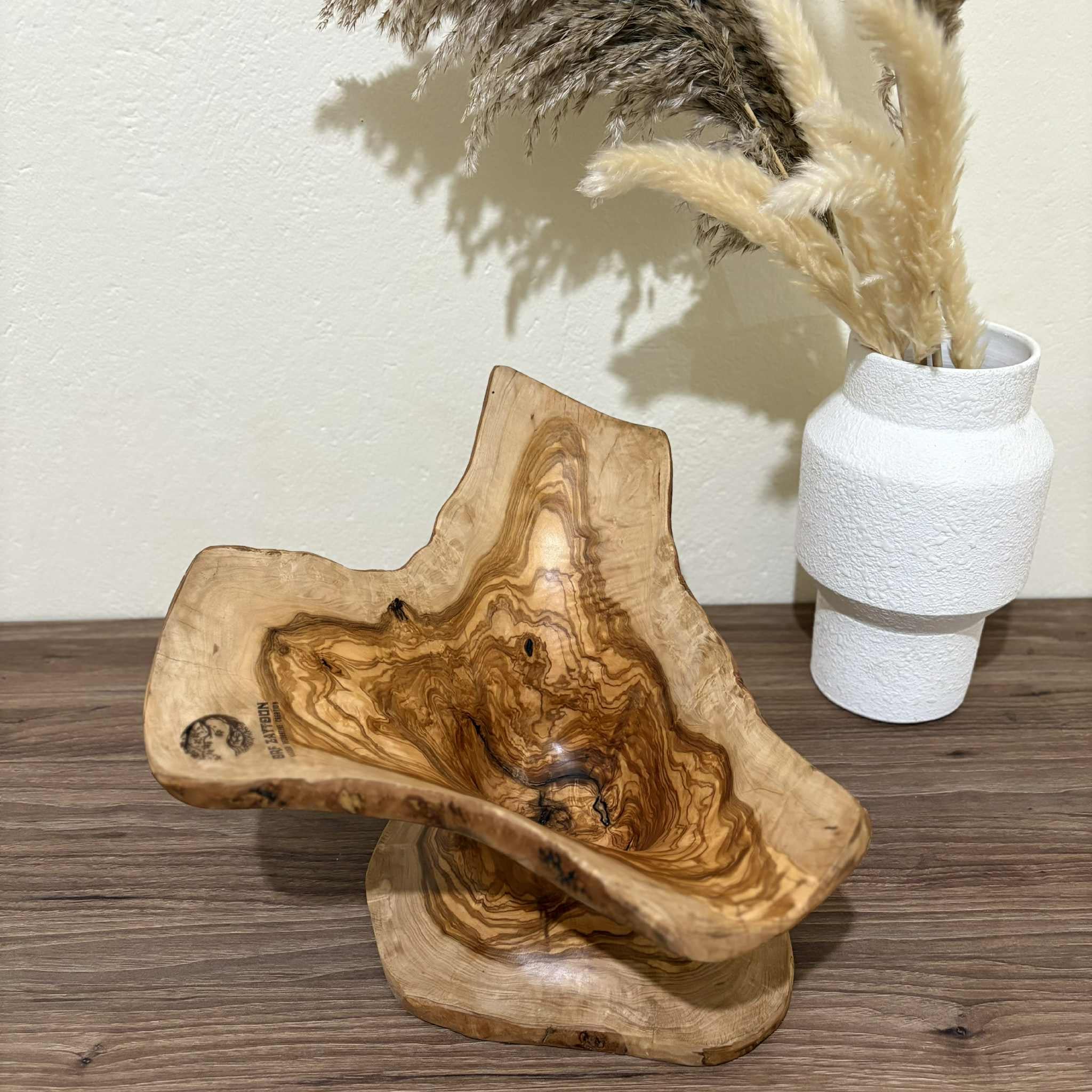 Coupe décorative sur pied en bois d’olivier – Orf Zaytoun