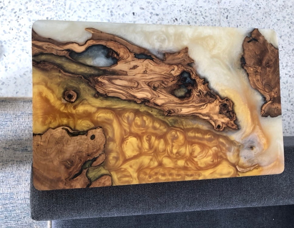 Table d'appoint artisanale en bois e resine 